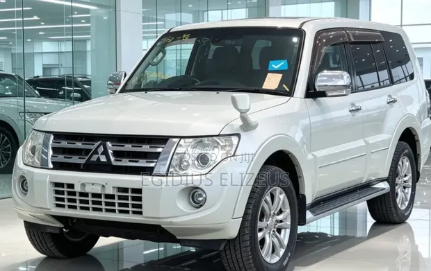 Mitsubishi Pajero 2012 Nyeupe - 1