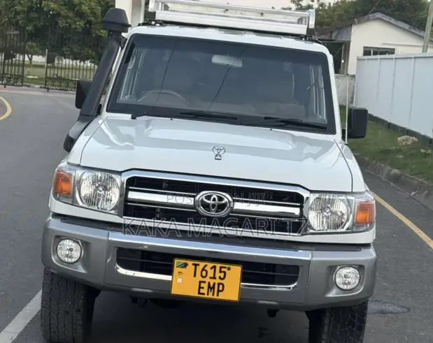 Toyota Land Cruiser LX 2013 - 1