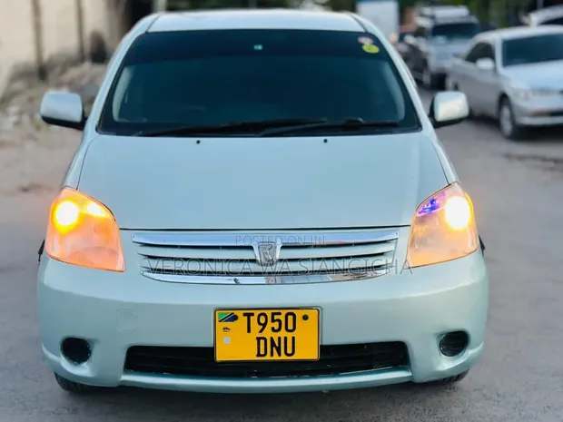 Toyota Raum 2003 Silver - 1