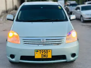 Toyota Raum 2003 Nyeupe