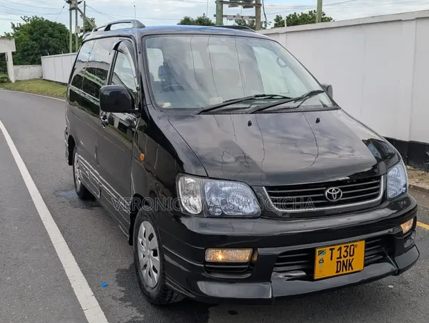 Toyota Noah 2001 Black - 1