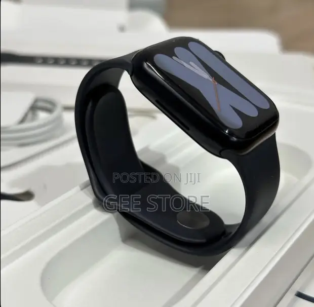 Apple Watch Series 8 41mm - 1