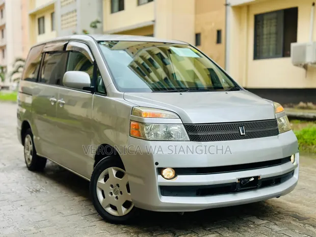 Toyota Noah 2008 Silver - 1
