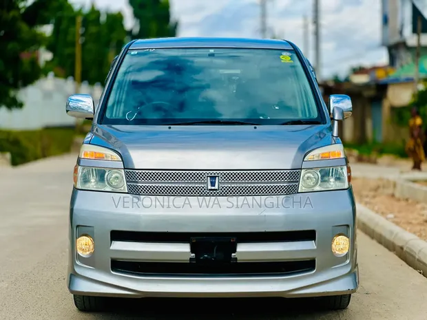 Toyota Noah 2008 - 1