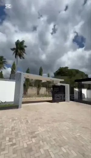 4 Bedroom House for Sale in Goba