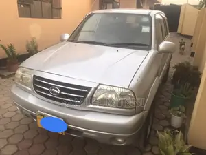 Suzuki Escudo 2003 Silver
