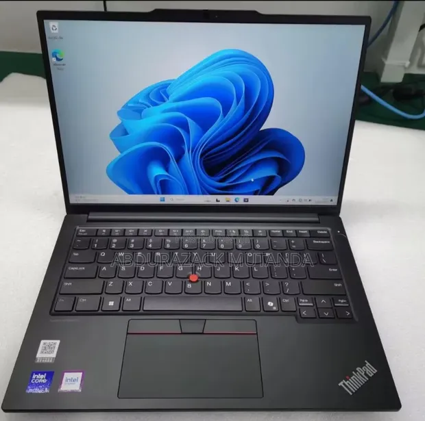 Lenovo ThinkPad X1 Carbon Laptop - Intel Core i5, 8GB RAM, 128GB SSD - 1