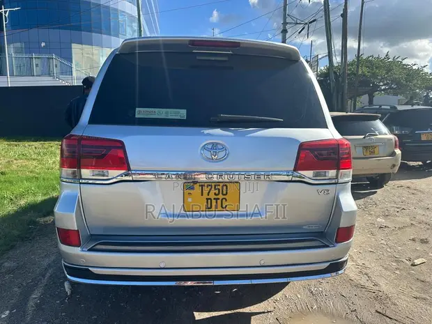 Toyota Land Cruiser 4.6 V8 ZX 2012 Silver - 1