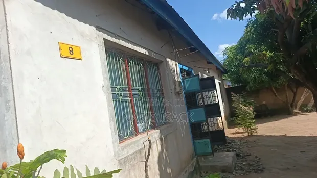12-Bedroom House for Sale in Mahina, Mwanza - 1