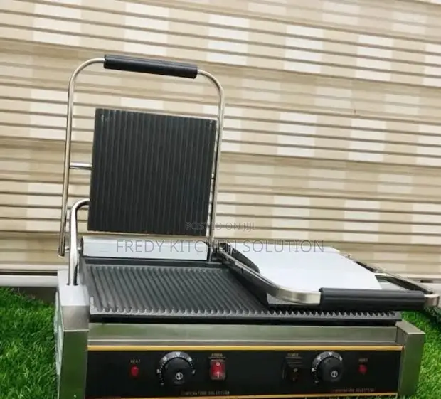 Commercial Electric Contact Grill / Panini Press - 1
