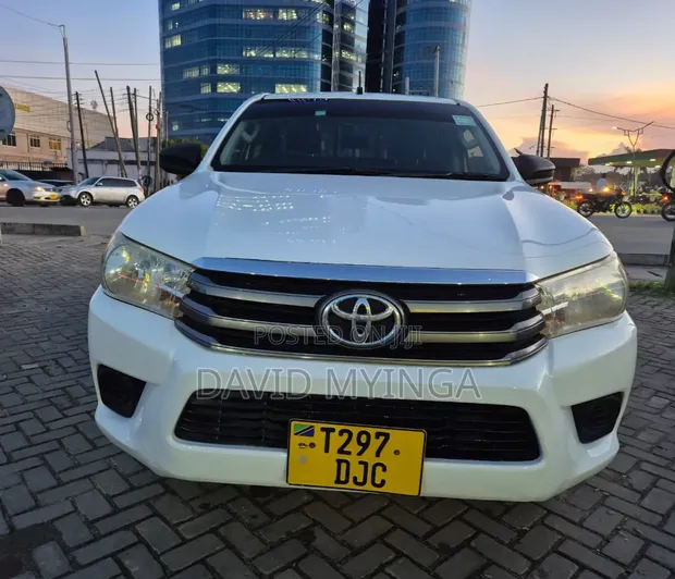 Toyota Hilux 2016 Pearl - 1