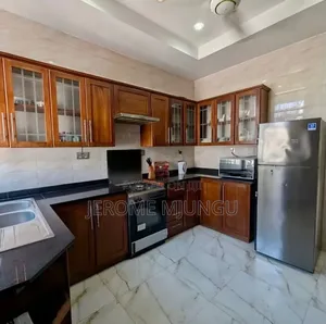 8-Bedroom House for Rent in Ada Estate