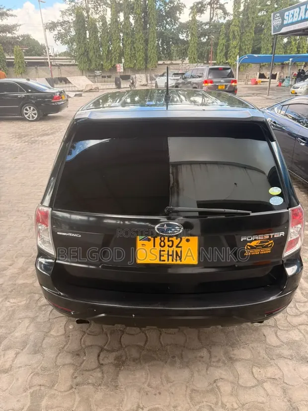 Subaru Forester 2010 Black - 1