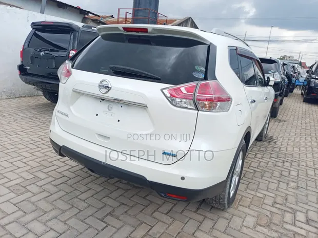 Nissan X-Trail 2.0 Petrol AWD 2016 White - 1