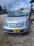 Toyota IST 2004 Nyeupe - 1