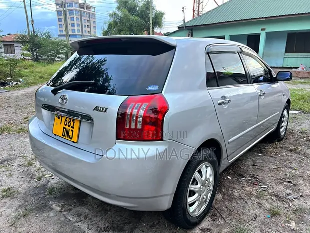 Toyota Allex 2004 Nyeupe - 1