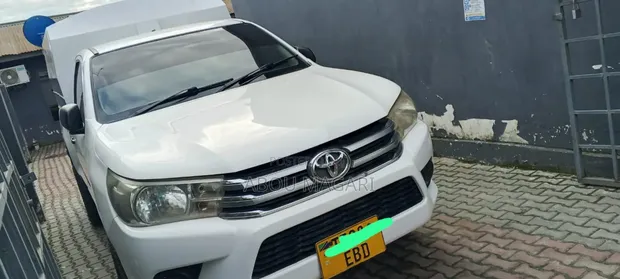 Toyota Hilux 2.5 D-4D 4x4 SRX 2009 White - 1