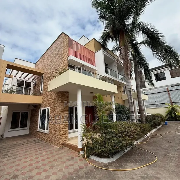 Furnished 3 Bedroom Villa for Rent in Oyster Bay - 1