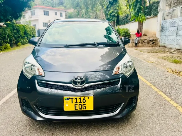 Toyota Ractis 2012 - 1