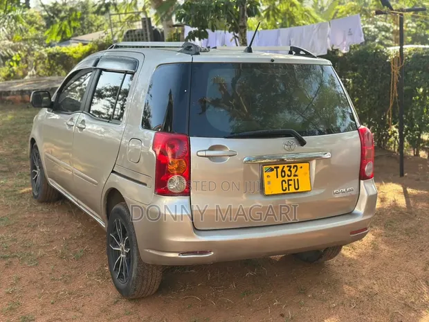 Toyota Raum 2008 Gold - 1