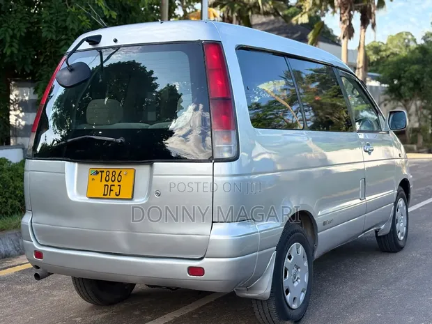 Toyota Noah 2001 Silver - 1