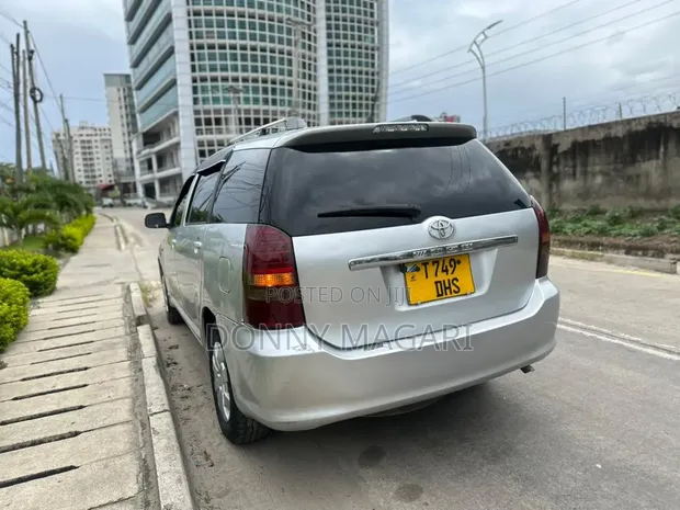 Toyota Wish 2005 Silver - 1