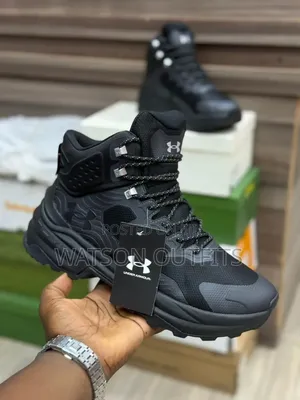 Viat Vya Ngozi vya Under Armour kwa Wanaume