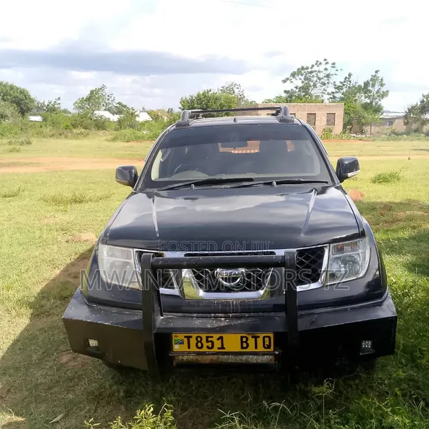2007 Nissan Navara Black - 1