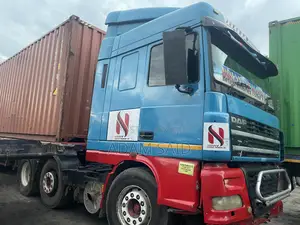 DAF XF Truck with Flatbed Trailer (2003)