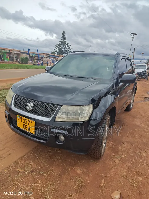 Suzuki Grand Vitara 2006 Black - 1