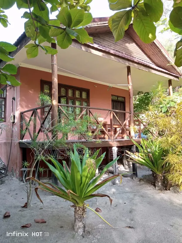 Furnished 7-Bedroom Bungalow for Sale in Magharibi, Zanzibar - 1