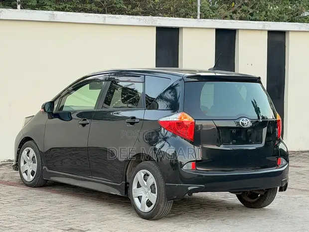 Toyota Ractis 2012 - 1