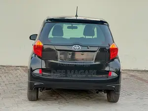 Toyota Ractis 2012