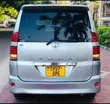 Toyota Noah 2006 Nyeupe - 2