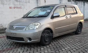 Toyota Raum 2004 Nyeupe