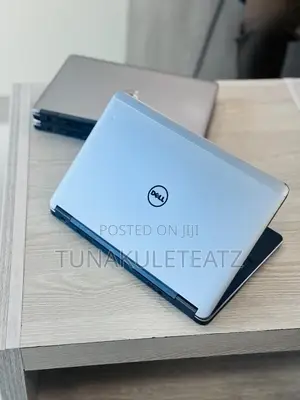 Laptop Dell Latitude E7240: Intel Core i5, 8GB RAM, 256GB SSD
