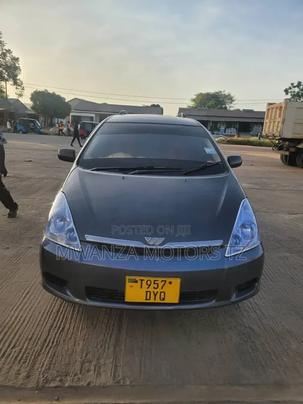 Toyota Wish 2005 Kijivu - 1