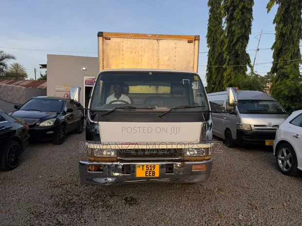 Mitsubishi Canter 1997 Nyeupe - 1