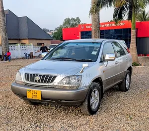 Toyota Harrier 2002 Nyeupe