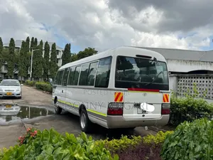 Toyota Coaster 2003 - Nyeupe
