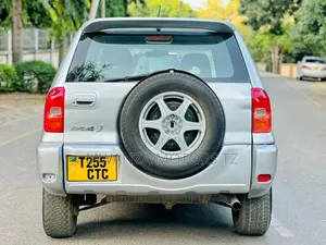 Toyota RAV4 2004 Nyeupe