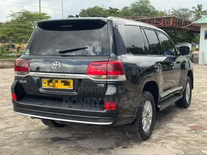 Toyota Land Cruiser VX V8 2011