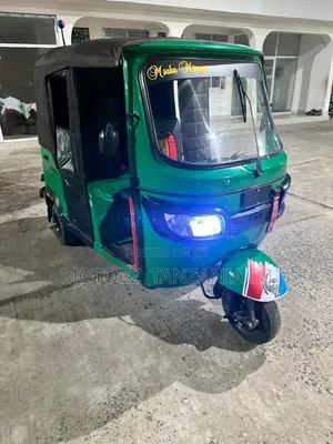 TVS King Deluxe Plus iTouch Start 2024 Tricycle - Green
