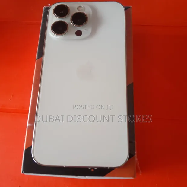 Apple iPhone 13 256GB White - 1