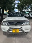 Toyota Hilux 2.5 Cab 2005 White - 1