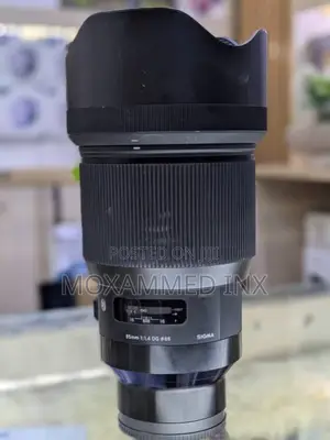 Sony Sigma 85mm Lens - Clean Condition