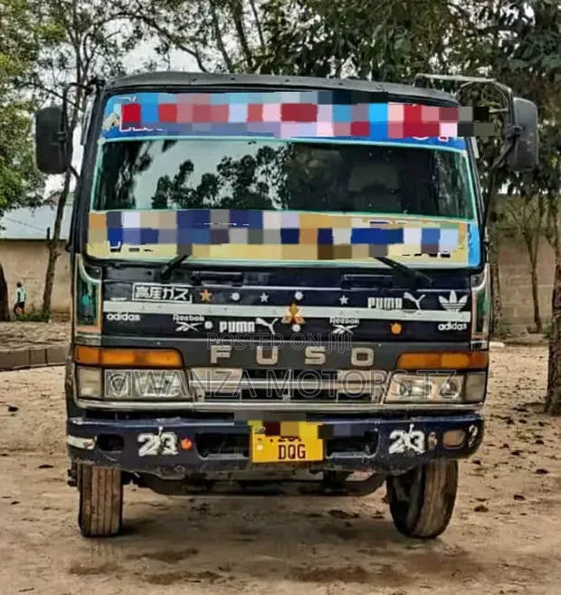 Mitsubishi Fuso Tipper Truck 2002 Black - 1