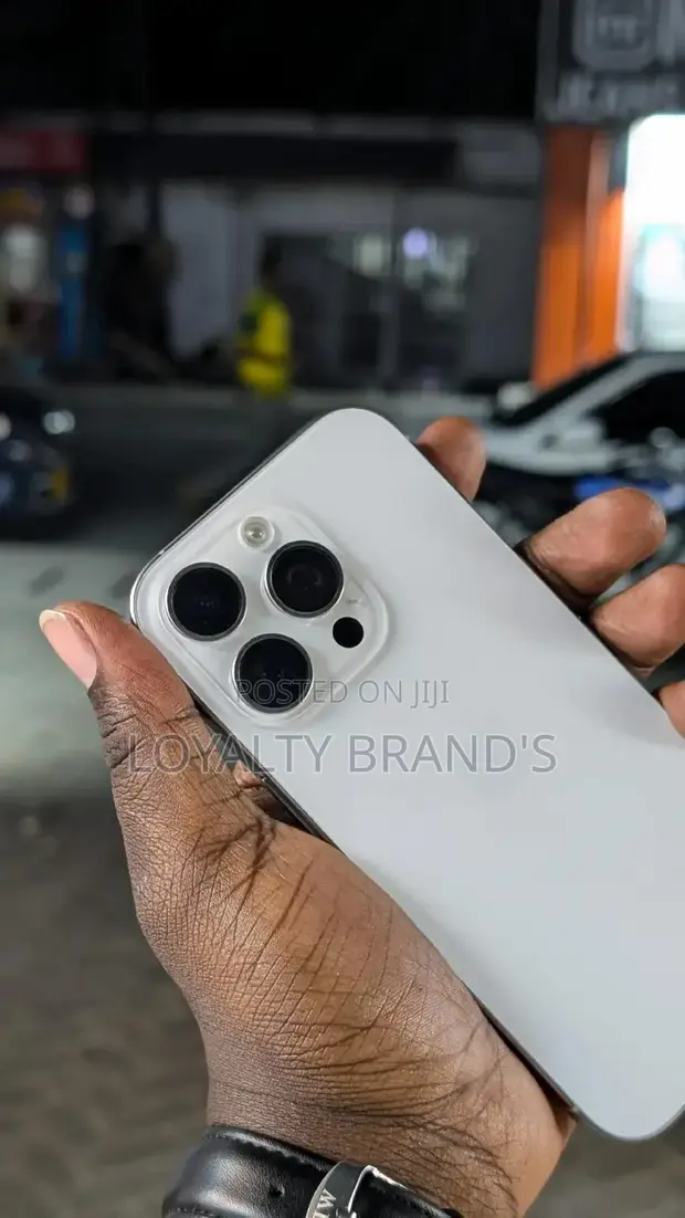 New Apple iPhone 16 Pro 256GB Silver - 1