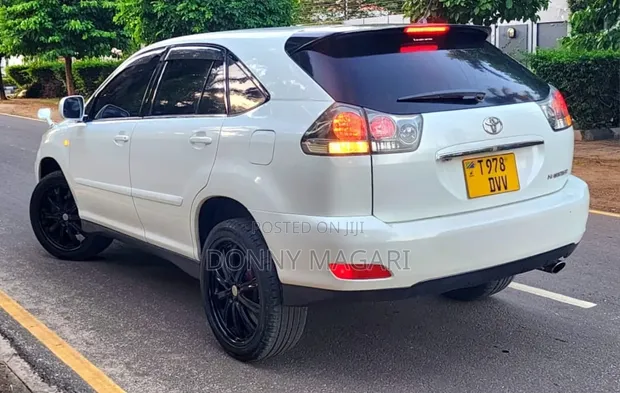 Toyota Harrier 2006 White - 1