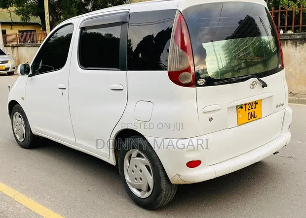 Toyota Fun Cargo 2003 White - 1